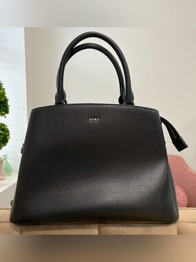 DKNY Satchel Black Leather 3-Compartment Top Handle Handbag 2019